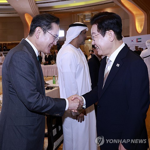 악수하는 이재명 대통령과 이재용 삼성전자 회장