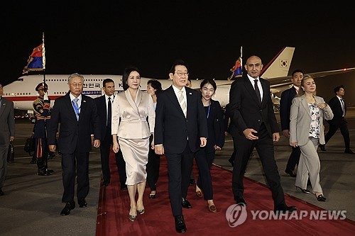 李대통령 "북핵 고도화 방치 안돼…한반도 비핵화 단계적 추진"_정지서