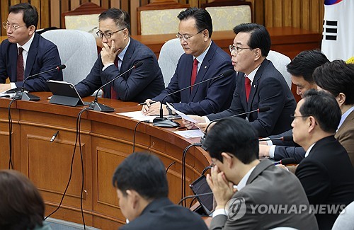 발언하는 송언석 원내대표