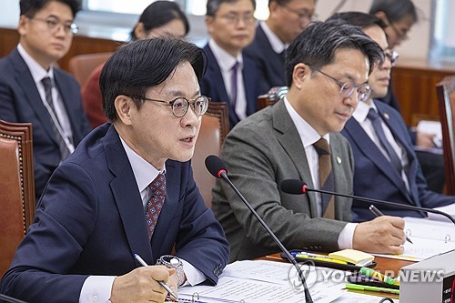 산업장관 "기업, 절체절명의 위기…생존 토대 구축 최우선"_유수진