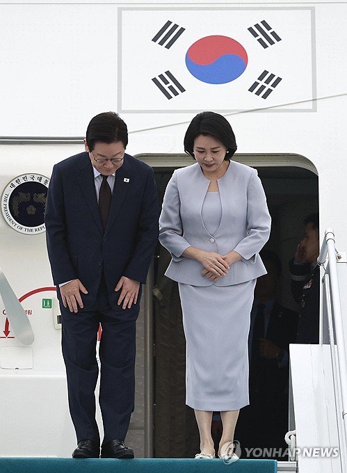李대통령 "엄청난 국방비 지출에도 자체 방위 못 한다 곡해"_정지서