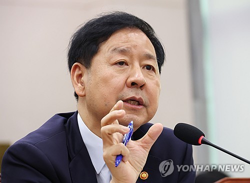 UAE 국경일 행사 찾은 구윤철 "AI·방산·에너지 협력 확대"_박준형