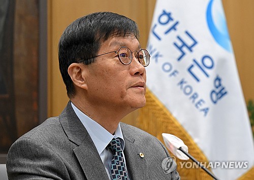이창용 "당분간 기준금리 추가인하 및 동결 가능성 모두 열어둬"(종합)_오진우