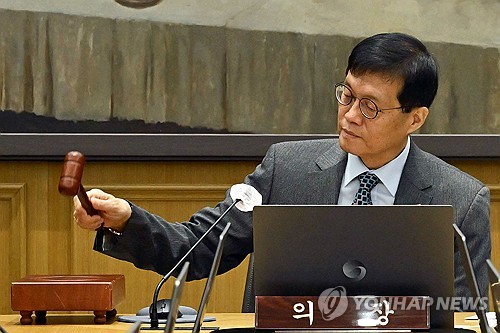 이창용 "해외투자 유행해 걱정…환율 1,500원 레벨 걱정은 없어"(종합)_정선미