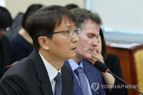 '김범석 의장, 왜 뒤에 숨어있냐' 지적에 박대준 쿠팡 대표 "내 책임"_김용갑