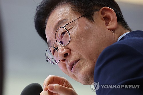 李대통령, 핵무장 우려에 "정치권 무책임한 얘기 안 나오게 신경써야"_정지서