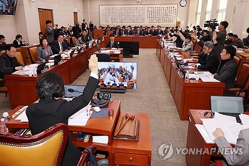 대출 가산금리에 '법적 비용' 제외 은행법, 국회 법사위 통과_황남경