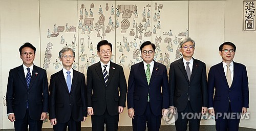 조희대, 李대통령 초청 오찬서 "사법제도 개편 공론화 거쳐 신중하게"_황남경