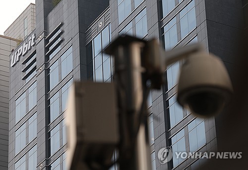 카카오의 골칫거리 지분, 하나금융 기회로…두나무 주주재편 '윈윈'_박경은