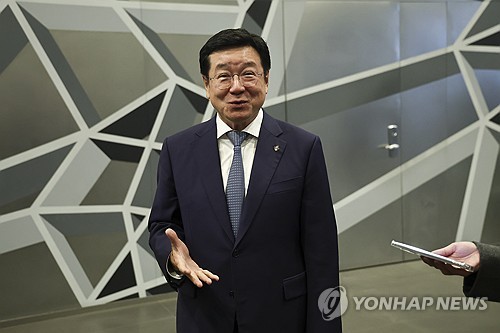 질문 답하는 이찬희 삼성 준감위원장