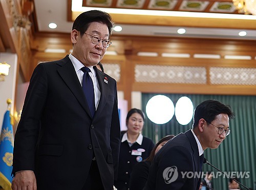 '강훈식 지시' 인용한 李대통령 "정부는 가장 모범적인 사용자 돼야"_온다예