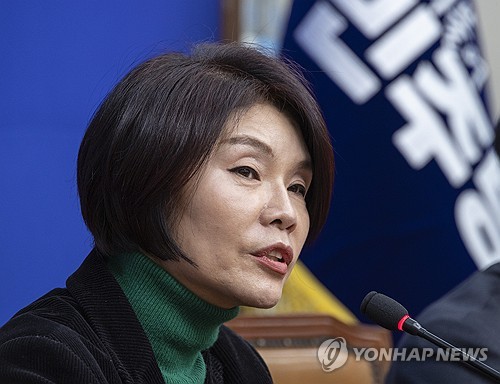 與 "부동산 세제 개편 배제 안 해…대통령과 전혀 다르지 않아"_온다예