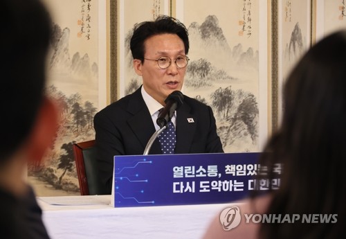 金총리 "추경, 현재 논의된 바 없어…선거카드로 전혀 생각 안 해"(종합)_정지서