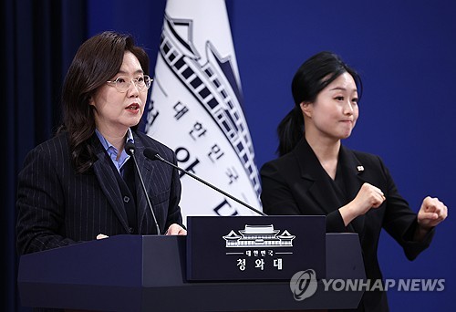 李대통령 "추경시 지역화폐 통한 직접지원 방식이 더 도움"_정지서