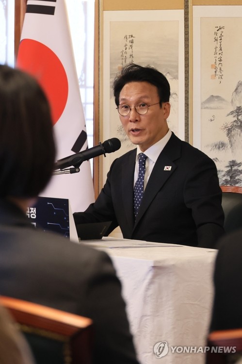 金총리, 李대통령 부동산 메시지에 "4년 이상 임기 남아, 일관되게 갈 것"_황남경