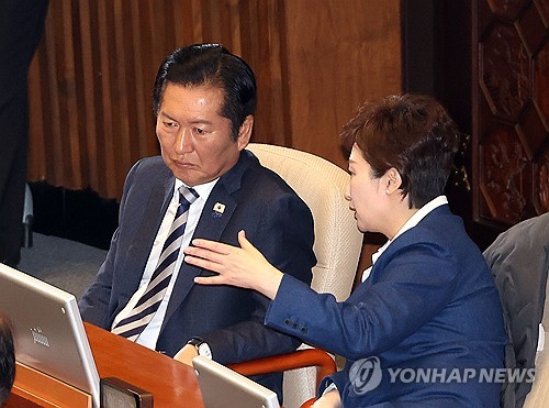 정청래와 오찬한 이언주…"무리한 합당말고 국정 뒷받침하자"_황남경