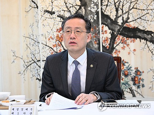 (서울=연합뉴스) 이형일 재정경제부 제1차관이 3일 정부서울청사에서 열린 긴급 시장상황점검회의를 주재하고 있다. 2026.2.3 [재정경제부 제공. 재판매 및 DB 금지] photo@yna.co.kr