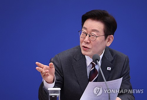 (서울=연합뉴스) 김도훈 기자 = 이재명 대통령이 3일 청와대에서 열린 국무회의에서 발언하고 있다. 2026.2.3 superdoo82@yna.co.kr