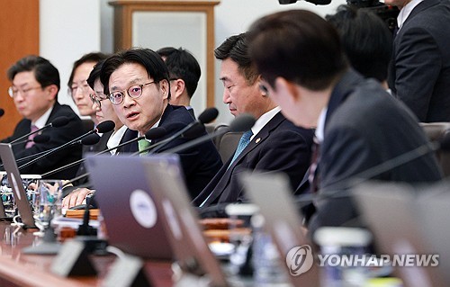 李대통령, 김정관 제안에 뼈있는 농담…"제3자 뇌물죄로 감방가"_황남경