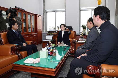 재경위원장 "대미투자법, 국회 절차는 정상 작동…여야 일정 협의할 것"_온다예
