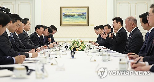 靑 "주요 10개 그룹, 올해 5만1천600명 채용 계획…3만4천200명은 신입"_온다예
