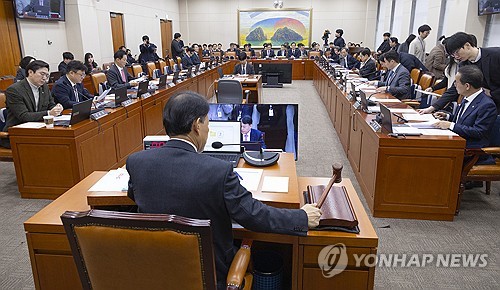 정무위 비판에도 금융위는 '요지부동'…가상자산거래소 지분 규제 입장 고수_박경은