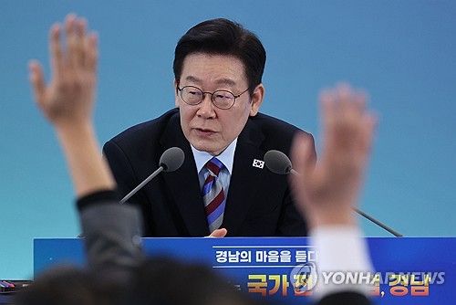 李대통령 "서울 매입임대 아파트 4만2천500호…매물 나오면 집값 안정"_정지서