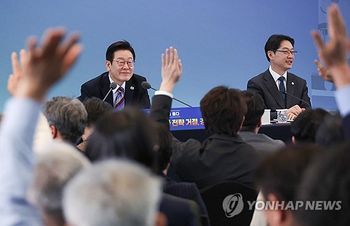 李대통령 "매입임대 허용해야 하나…수만채 집 공급한들 부족"_황남경