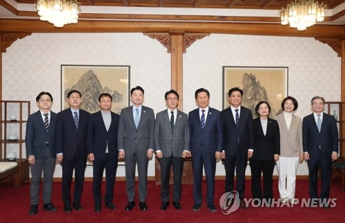당정청 "부동산감독원 설치해 투기 근절…조사·수사 체계화"_황남경