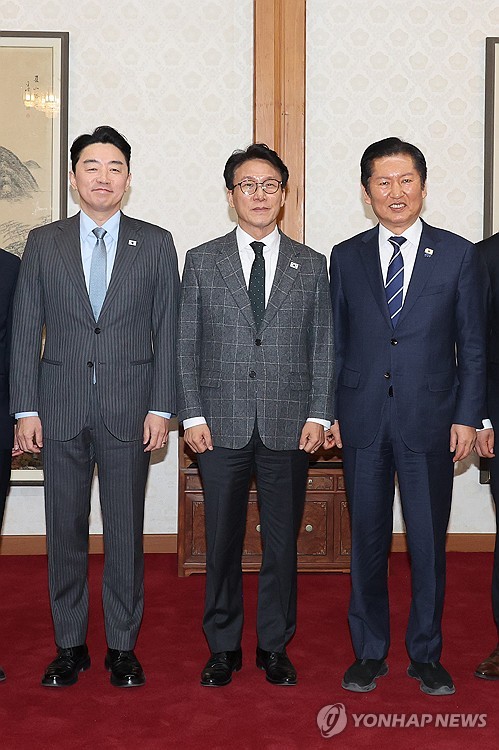 당정청 "부동산감독원 설치해 투기 근절…2월중 법안 발의"(종합)_황남경