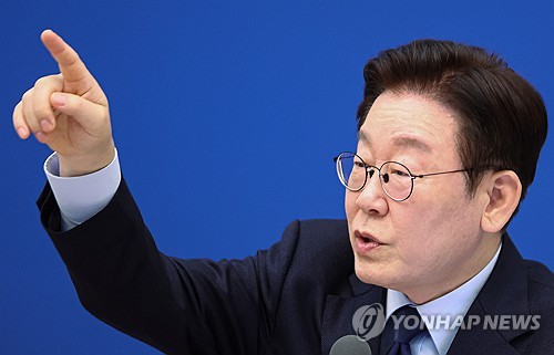 李대통령 "개혁은 엄청 부지런해야…조그만 노력 쌓여야 가능"_정지서