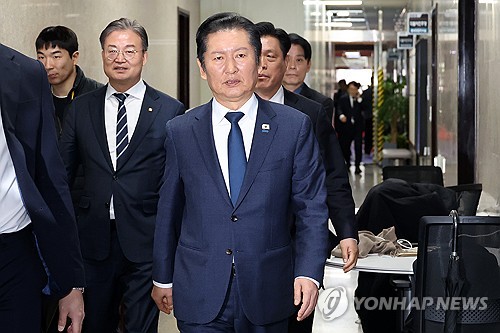 與 의총서 "합당 추진 어렵다" 다수 의견…鄭 "반영해 최고위서 결론"_황남경