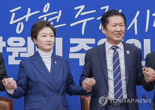 손잡은 정청래·이언주…"비온 뒤 땅 굳어"·"충정 의심 안 해"_황남경