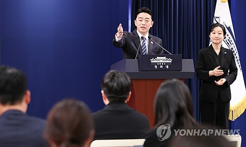 강훈식, 여권 합당 논란에 "입장 없다…경제살리기 감당도 버거워"_황남경
