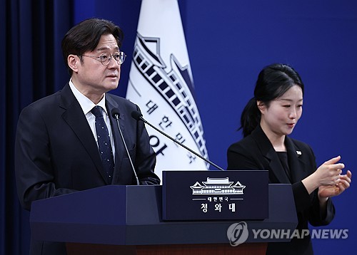 홍익표 "보유세 인상, 현재 검토 안 해…정책 의지 의심 말라"_정지서