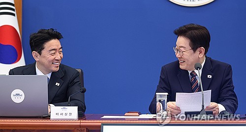 李대통령, 원유보따리 안고 온 강훈식 칭찬…"성과 기대 이상"_정지서