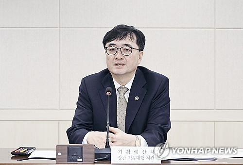 (서울=연합뉴스) 임기근 기획예산처 장관 직무대행 차관이 13일 서울 중구 한국재정정보원에서 열린 '재정구조 혁신 전담반 3차 점검회의'를 주재, 모두발언 하고 있다. 2026.2.13 [기획예산처 제공. 재판매 및 DB 금지] photo@yna.co.kr