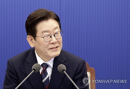 李대통령 "부동산 등 반 시장적 담합 행위, 반복되면 시장에서 영구 퇴출"(종합)_정지서