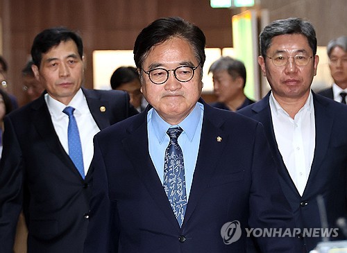 우원식, 尹 1심 무기징역에 "아쉬운 판결…잘못 뉘우치고 국민께 사죄해야"_온다예