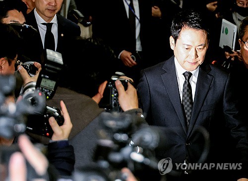 입장하는 장동혁 대표