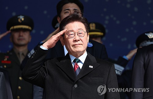 李대통령 "국가란 곧 국민…국민 위해 軍 존재한단 사실 명심해야"_정지서