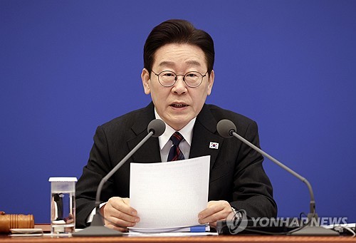 李대통령 "공직자 워라밸도 좋지만 모든 시간 갈아 넣어도 부족"_정지서