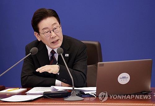 李대통령 "기본소득 당장 쉽지 않겠지만 길게 보고 대비는 해야"_정지서