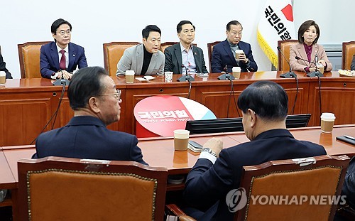 중진 의원들과 비공개 면담 갖는 장동혁 대표