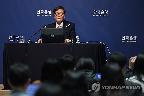 (서울=연합뉴스) 이창용 한국은행 총재가 26일 서울 중구 한국은행 본관에서 열린 기자간담회에서 발언하고 있다. 2026.2.26 [사진공동취재단] photo@yna.co.kr