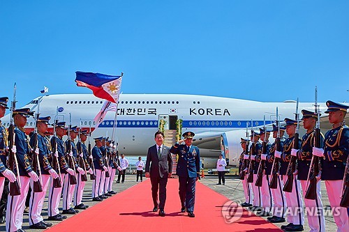 전쟁 동맹 넘어 경제 파트너로…필리핀 수교 77주년 맞춘 '3377 방문'_정지서