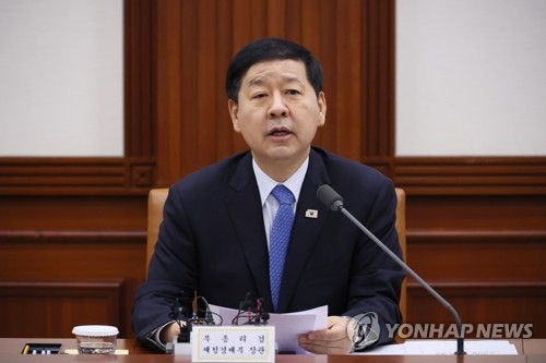 (서울=연합뉴스) 이정훈 기자 = 구윤철 부총리 겸 재정경제부 장관이 4일 서울 종로구 정부서울청사에서 열린 개정 노동조합법 시행 관련 관계장관회의를 주재하고 있다. 2026.3.4 uwg806@yna.co.kr