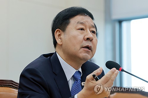 (서울=연합뉴스) 신현우 기자 = 구윤철 부총리 겸 재정경제부 장관이 4일 국회에서 열린 대미투자특별법 처리를 위한 특별위원회 전체회의에서 특위 위원 질의에 답하고 있다. 2026.3.4 nowwego@yna.co.kr