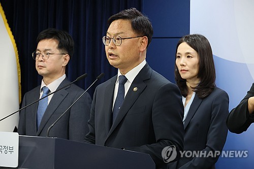 해수부 "페르시아만 내 우리선박 26척, 필수물품 한달치 보유"_한종화