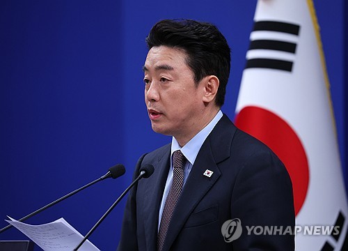 강훈식 "UAE서 한국 국민 태운 여객기 출발…오늘 저녁 도착"(종합)_정지서